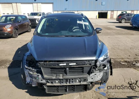 2017 Ford Escape Titanium z USA, uszkodzony, nr VIN 1FMCU0JD7HUE05582